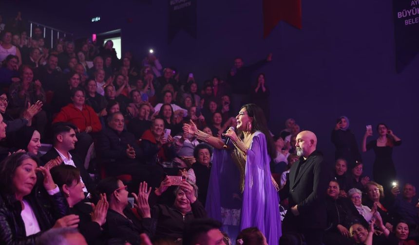 Başkan Çerçioğlu 8 Mart Dünya Kadınlar Günü’nde vatandaşları sevilen sanatçı Nükhet Duru ile buluşturdu