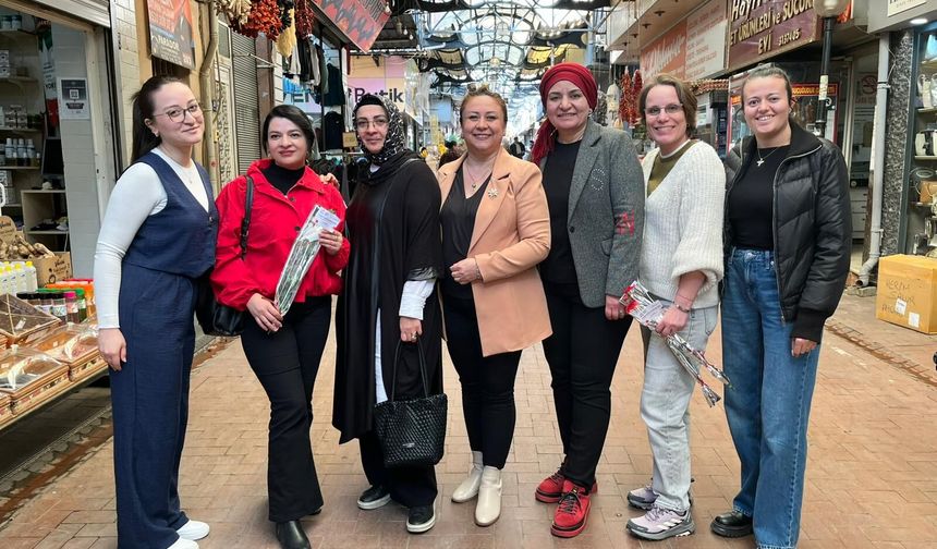 Nazilli’de kadın girişimcilerden 8 Mart’ta karanfil jesti