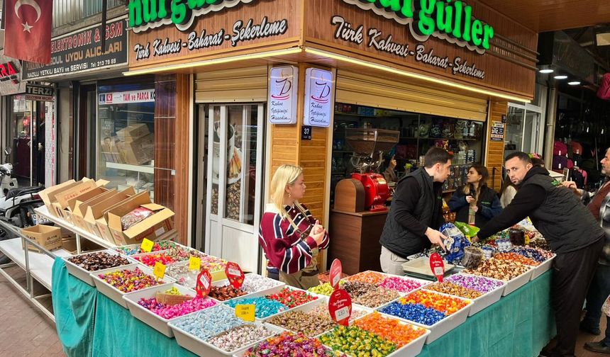 Nazilli’de bayram telaşı.. Tezgahlar renk cümbüşüne döndü