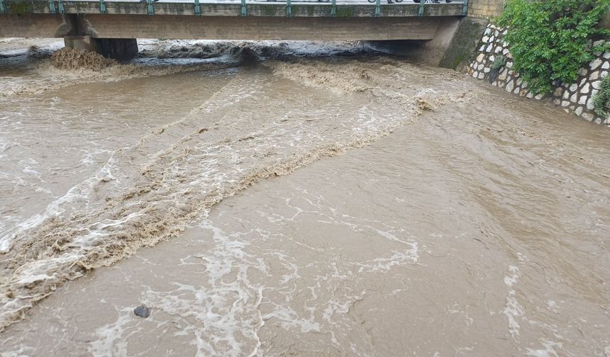 Tabakhane Deresi'nde sular yükseldi