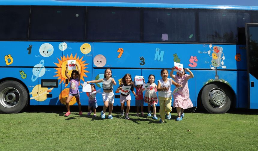 Nazilli’de çocuklara özel Mobil Oyun Otobüsü mahalle mahalle geziyor