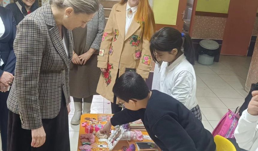 Kaymakam Kan, minik girişimcilerin heyecanına ortak oldu