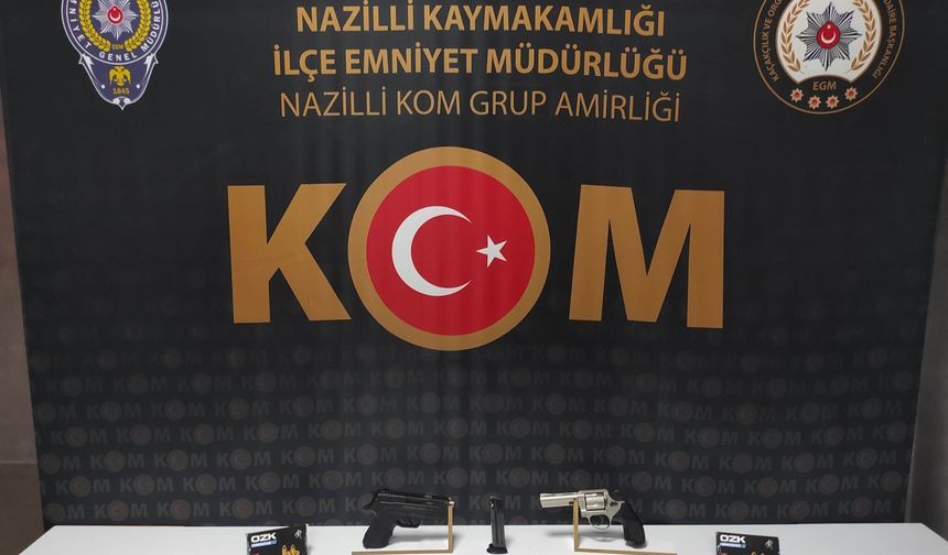 Nazilli’de işyerinde ruhsatsız silahlarla yakalandı