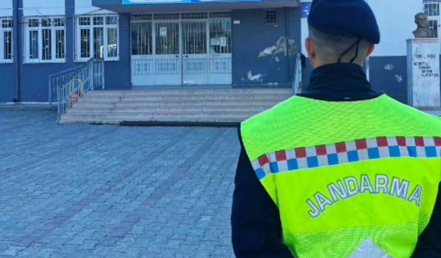 Jandarma okul önlerindeki güvenlik tedbirlerini artırdı