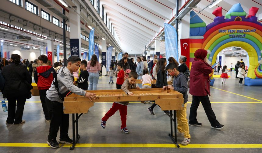 Başkan Çerçioğlu'ndan çocuklara 23 Nisan hediyesi