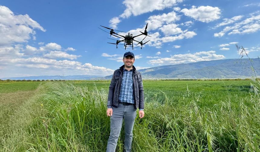 Başkan Çerçioğlu’nun tarıma ve üreticilere destekleri sürüyor: Tarlalar drone ile ücretsiz gübreleniyor