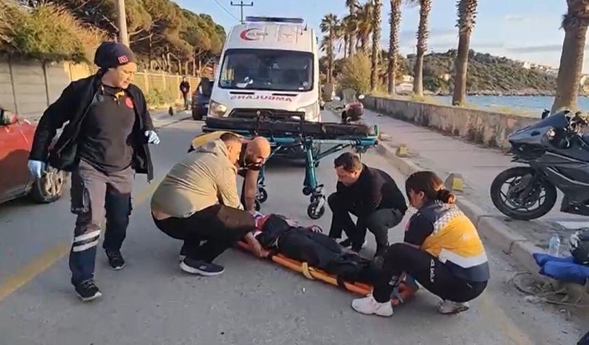 Otomobille çarpışan motosiklet durağa daldı, 2 yaralı