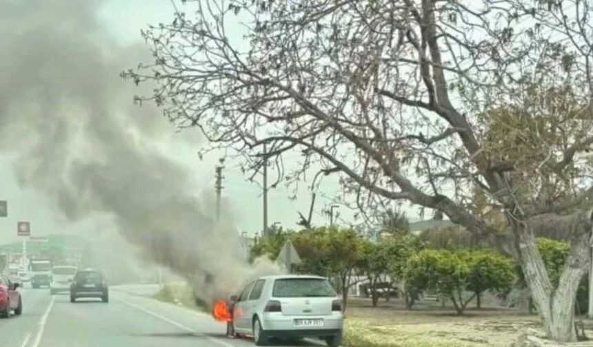 Seyir halindeki otomobil alev aldı