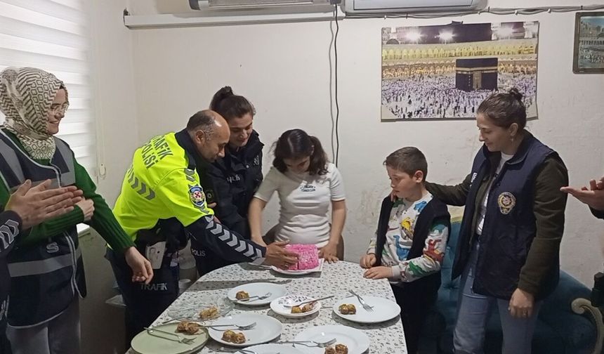 Nazilli’de polislerden örnek davranış.. Atike’nin hayali gerçek oldu