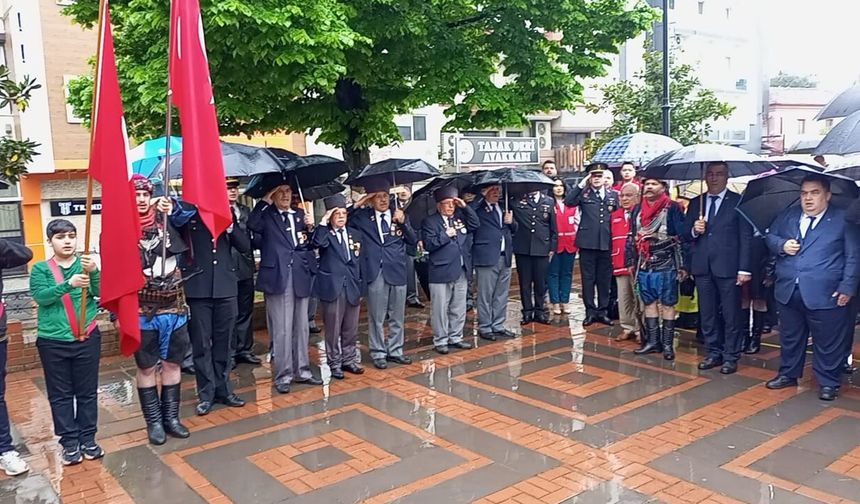 Nazilli’de 23 Nisan töreni yağmura rağmen gerçekleşti