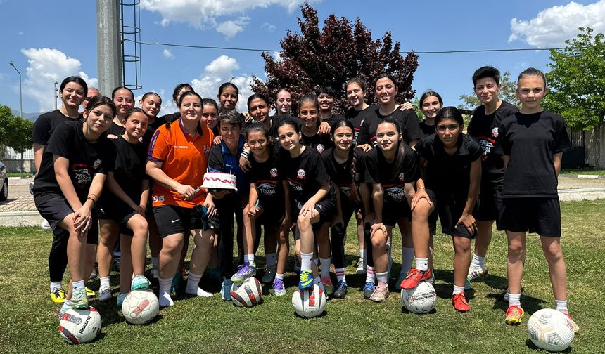 Nazilli’de Dallıca Kadın Futbol Takımı yeni sezona hazır