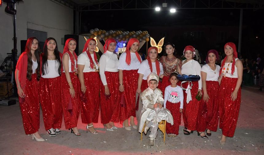 Kuyucak’ta sünnet düğününde şalvarlı uyum göz kamaştırdı