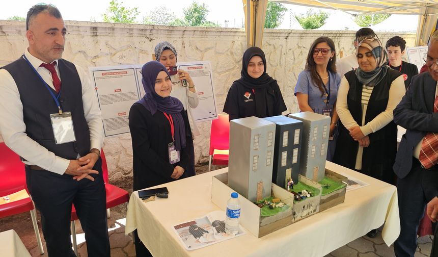 Nazilli'de İmam Hatip Lisesi bilim fuarı düzenledi