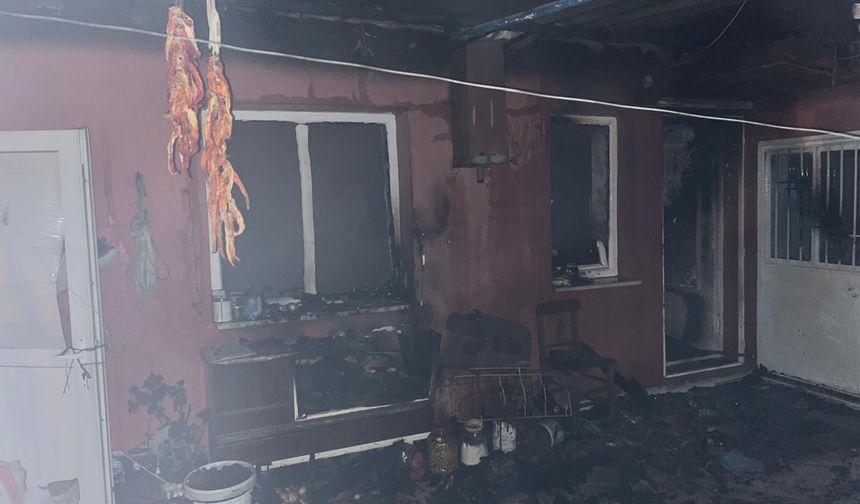 Sobadan çıkan kıvılcım evi küle çevirdi