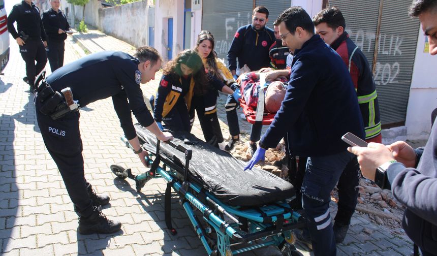 Çöken balkondan zemine düşen engelli genç sevenlerini üzdü