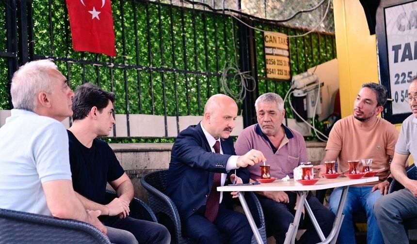 Vali Varol, taksi durağında esnafla bir araya geldi