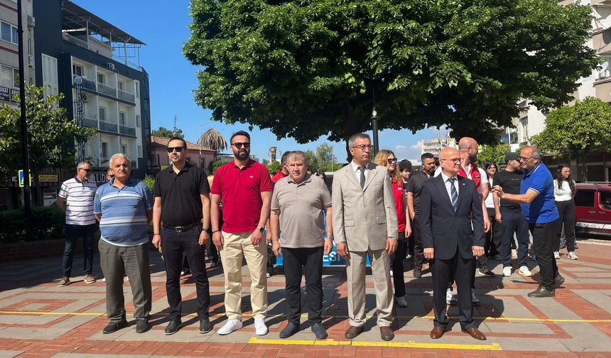 Nazilli’de 19 Mayıs kutlamaları çelenk sunma töreniyle başladı