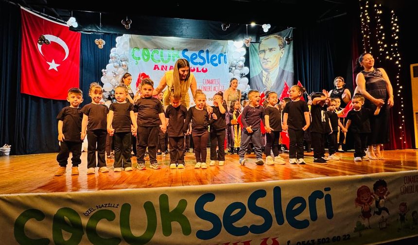 Çocuk Sesleri’nde mezuniyet coşkusu.. Öğrenciler sahnede yıldızlaştı