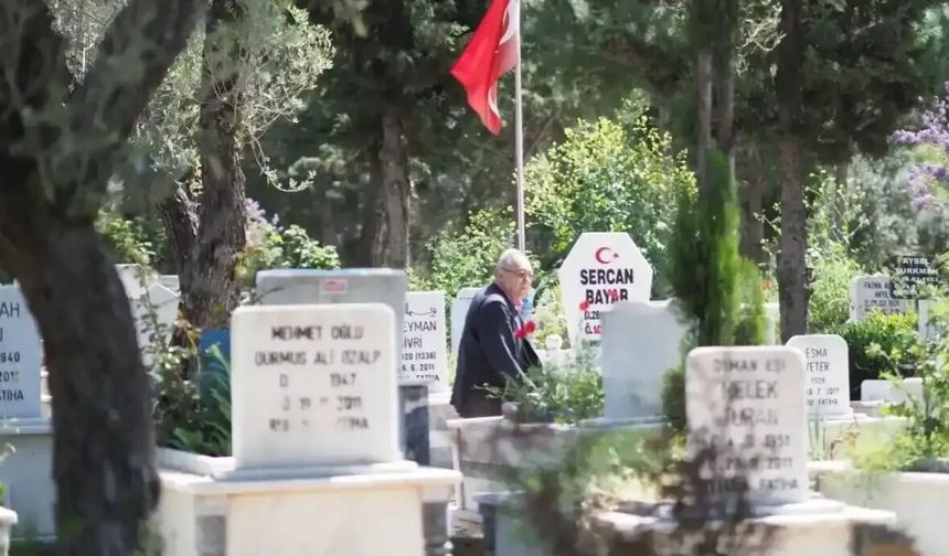 Nazilli’de arefe yoğunluğu.. Vatandaşlar mezarlıklara akın etti