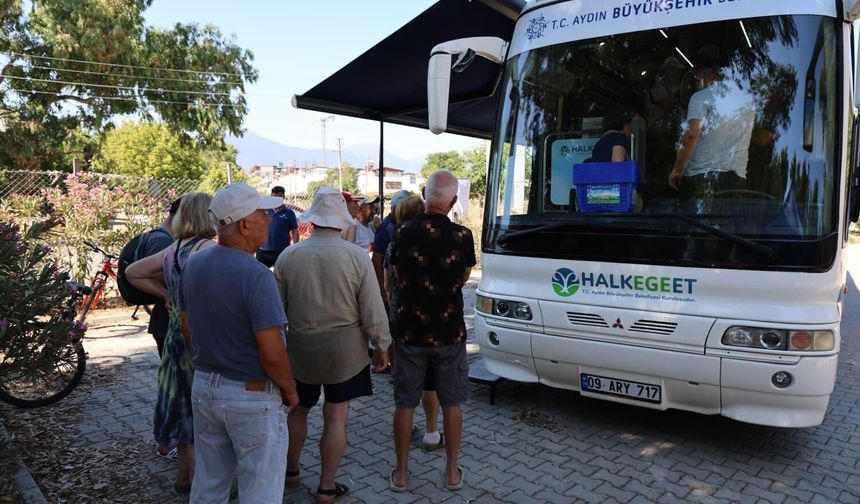 Aydın Büyükşehir Belediyesi Mobil Halk Ege Et'e Kuşadası'nda vatandaşlardan yoğun ilgi