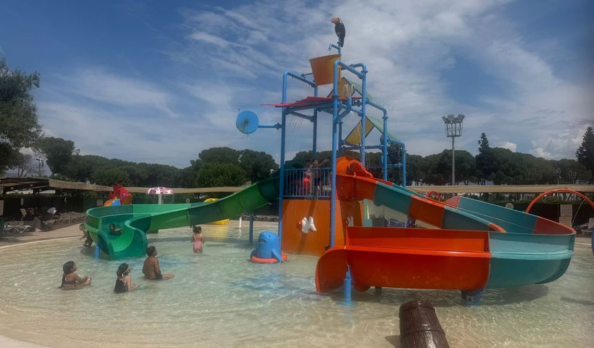 Başkan Çerçioğlu’ndan çocuklara yaz tatili hediyesi: Tekstil Park Aquapark kapılarını açtı