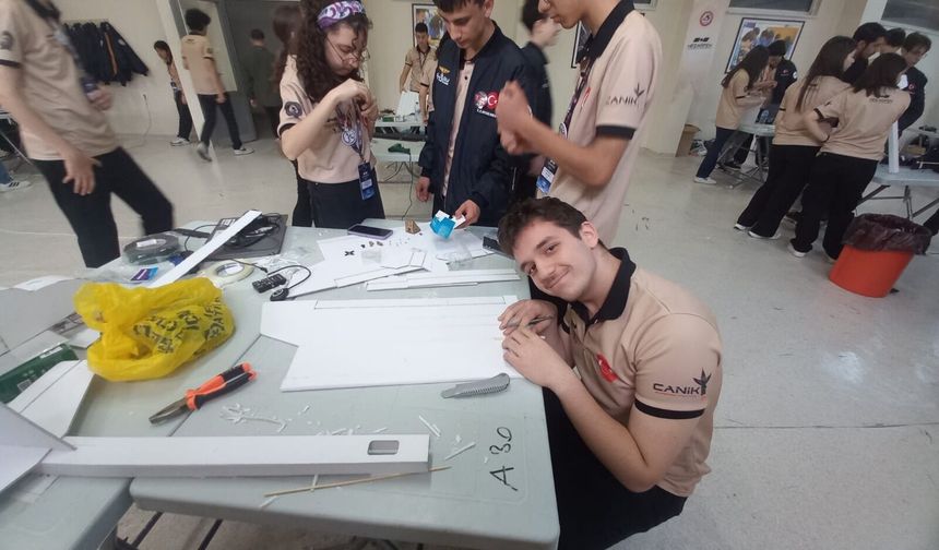 Nazilli Fen Lisesi öğrencisi havacılık ve teknoloji etkinliğinde Nazilli’yi temsil etti
