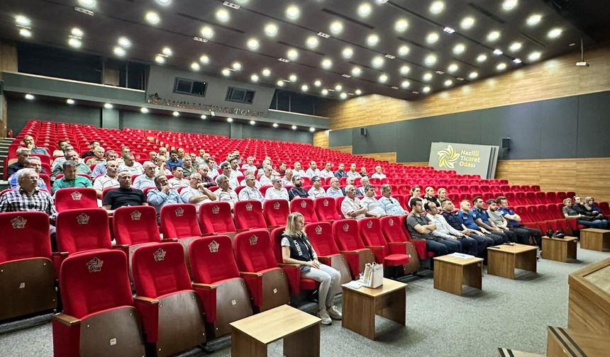 Nazilli’de muhtarlara çocukların güvenliği ve siber suçlarla mücadele semineri