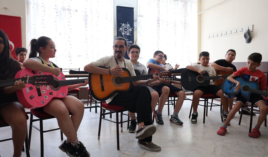 Aydın’da çocuklar sanatla buluşuyor