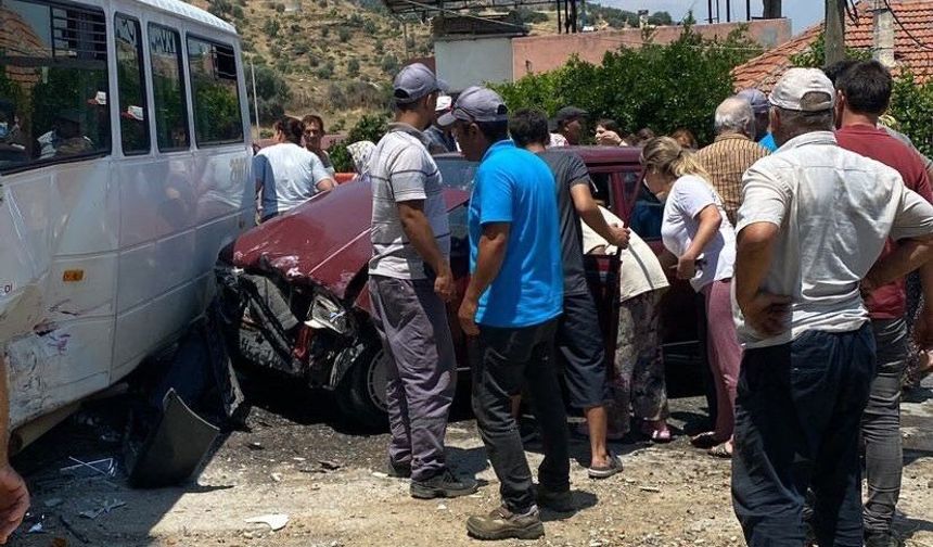 Bozdoğan’da işçi servisi ile otomobil çarpıştı:3 yaralı