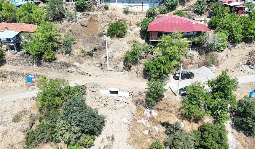 Nazilli Belediyesi’nden yollarda bakım ve onarım çalışması