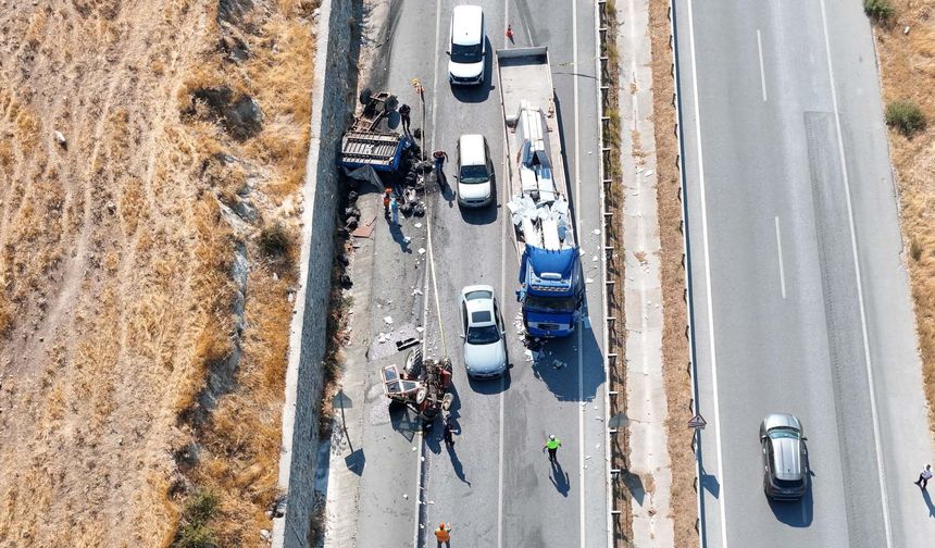 Aydın'da traktör tırla çarpıştı: 1 ölü, 2 yaralı