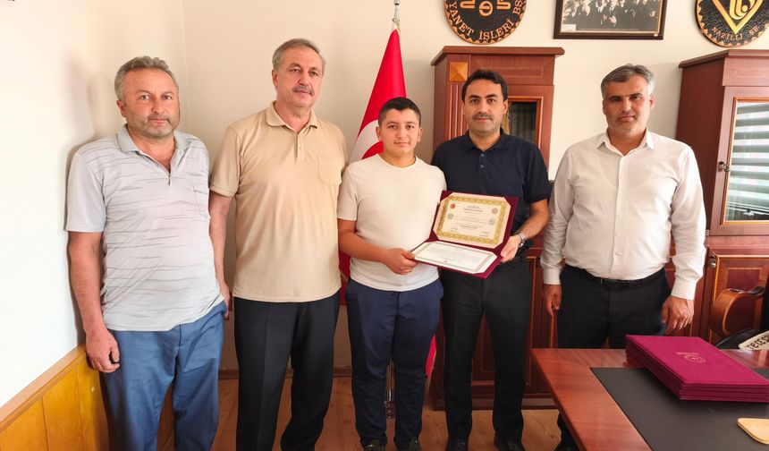 Nazilli’de hafızlığını tamamlayan öğrencilere belgeleri verildi