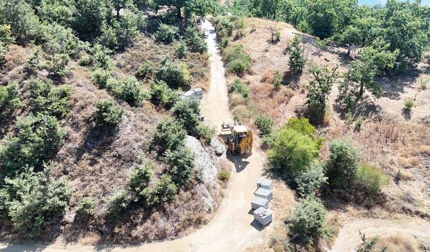 Nazilli Belediyesi Apaklar’da yolları yeniliyor