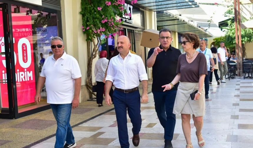 Vali Varol, alışveriş merkezinde vatandaş ve esnafla buluştu