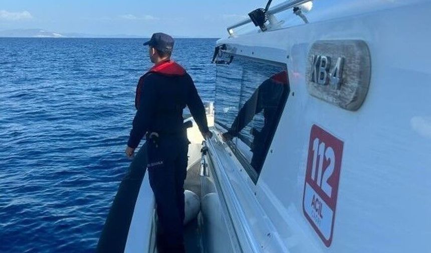 Lastik botta sürükleniyordu sahil güvenlik kurtardı