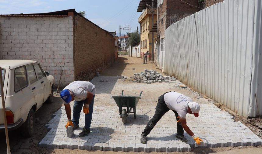 Nazilli’de bir yol daha yenilendi.. Belediye ekipleri dur durak bilmiyor