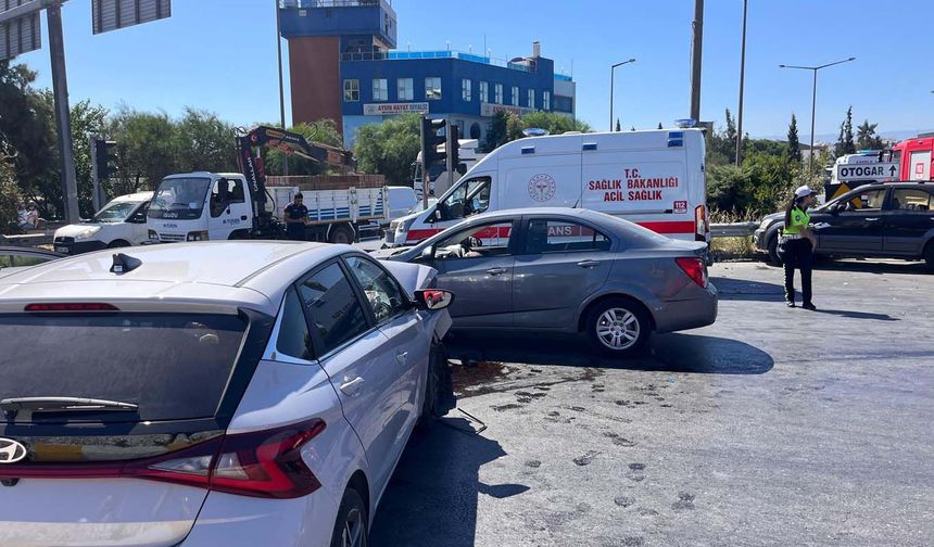 Kırmızı ışık ihlali kaza getirdi: 3 yaralı