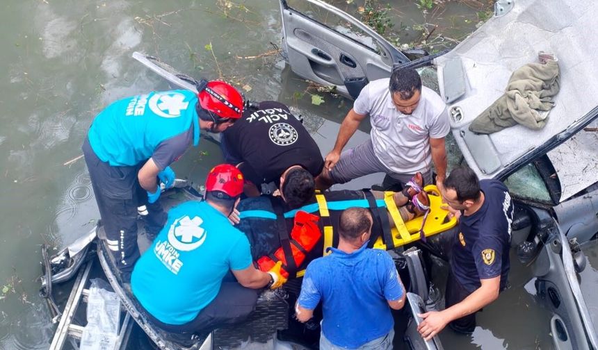 Karacasu’da otomobil kanala uçtu