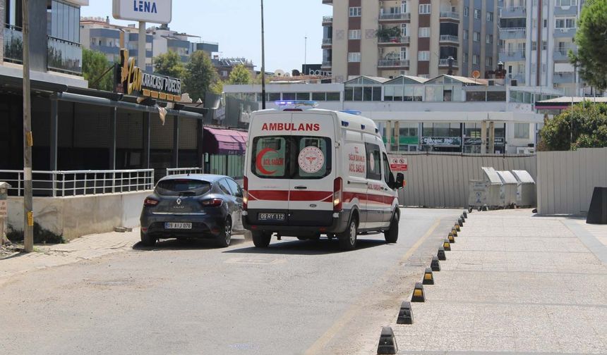 Apartmanın merdivenlerinden düşen yaşlı adam hastanelik oldu