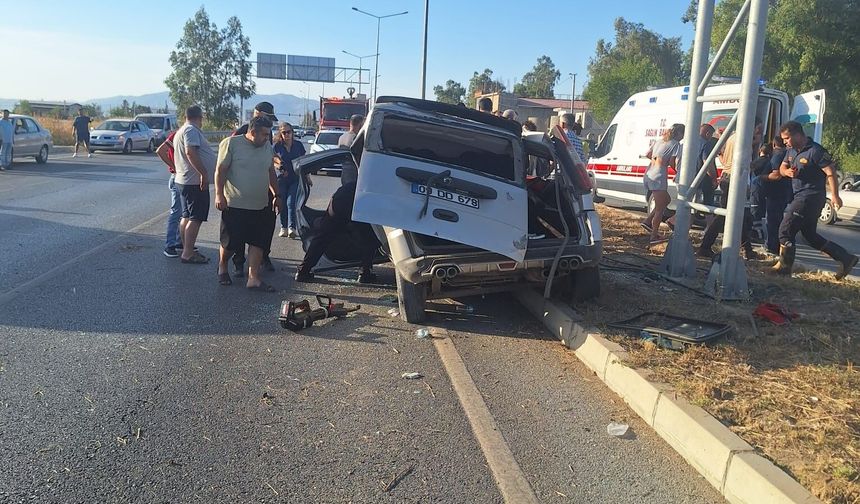 Kontrolden çıkan araç yönlendirme direklerine çarptı: 1 yaralı