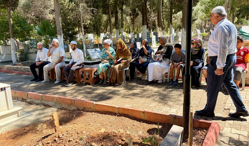 Ayşenur Ezgi Eygi vefatının ikinci yılında mezarı başında dualarla anıldı