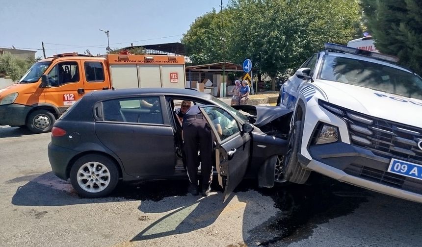Nazilli’de polis aracı ile otomobil çarpıştı: 2 yaralı