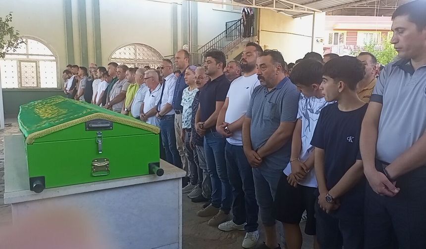 Nazilli’de hüzünlü veda.. Güvenlik görevlisi Ahmet Altan dualarla uğurlandı