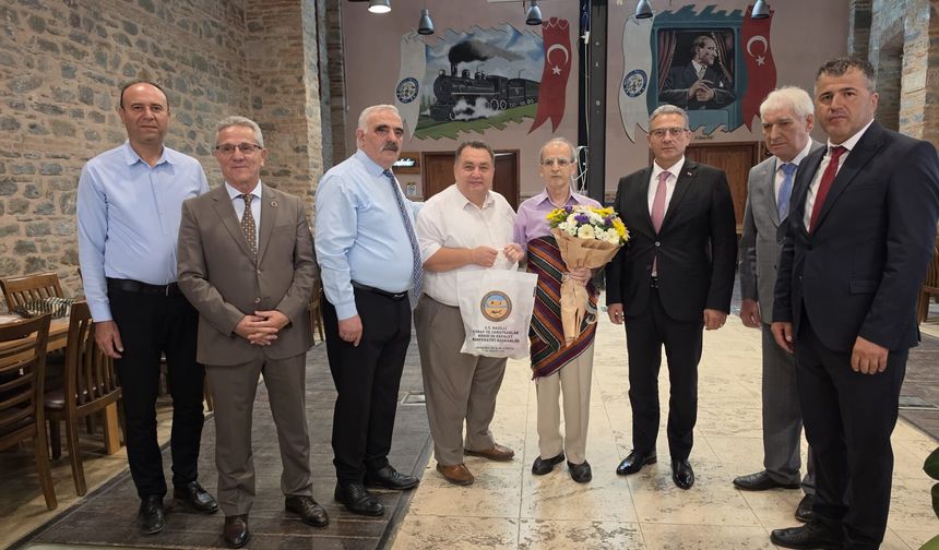 12 yaşında başladı, 51 yıldır makasının başında.. Nazilli’nin usta berberi 'Yılın Ahisi' seçildi
