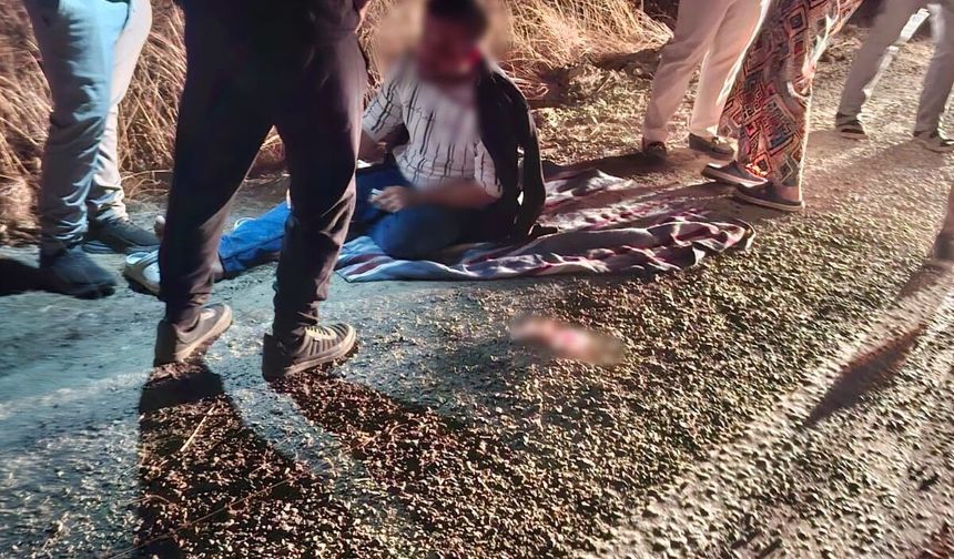 Kontrolden çıkan kum yüklü tır devrildi: 1 yaralı