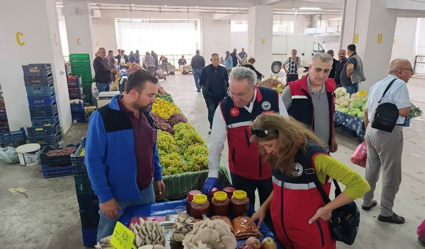 Buharkent'te pazar tezgahları denetlendi
