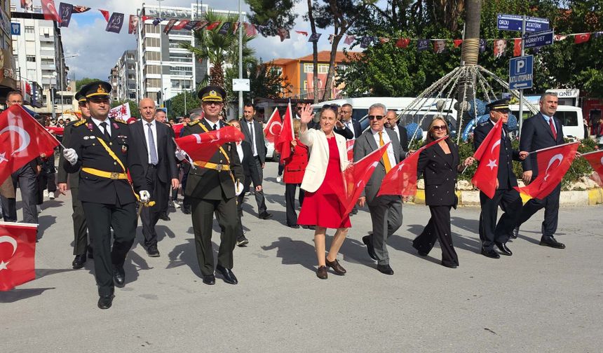 Nazilli’de sokaklar kırmızı beyaza büründü