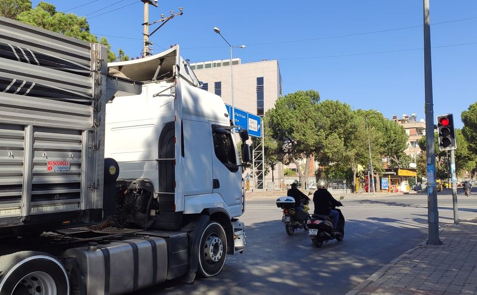 Nazilli’de karayolu tehlike saçıyor.. Muhtarlar yetkililere seslendi