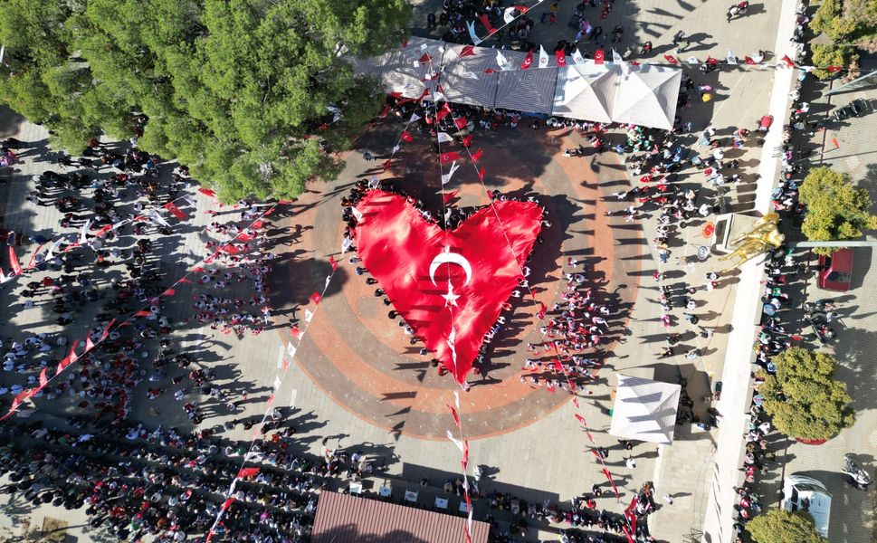 Kuyucak’ta 29 Ekim Cumhuriyet Bayramı coşkuyla kutlandı