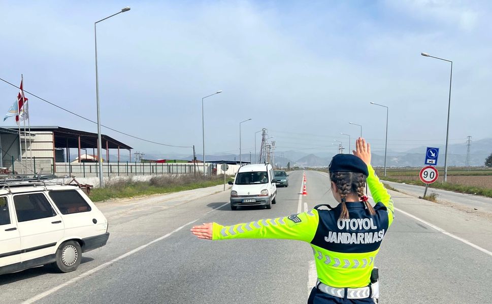 Otoyolda havadan trafik denetimi